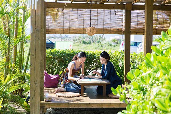 On girls' journey in Miyako-Jima is enjoyable for shopping, beauty salons and visiting around cute cafés in greedy.